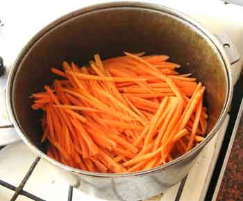 рис.6/Кладем морковь. Внешний вид моркови со специями через 15 мин.