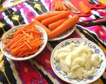 рис.3/Режем лук и морковь
